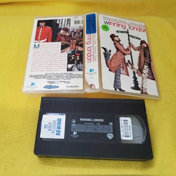 Mary-Kate and Ashley Olsen movies VHS - Picture 11 of 12